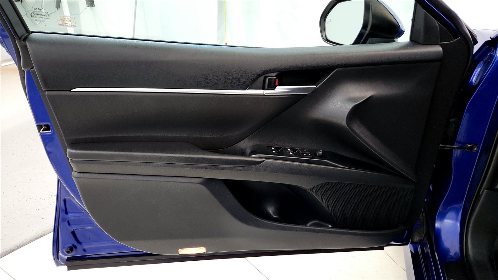 Certified 2018 Toyota Camry LE w/ Convenience Package image 19