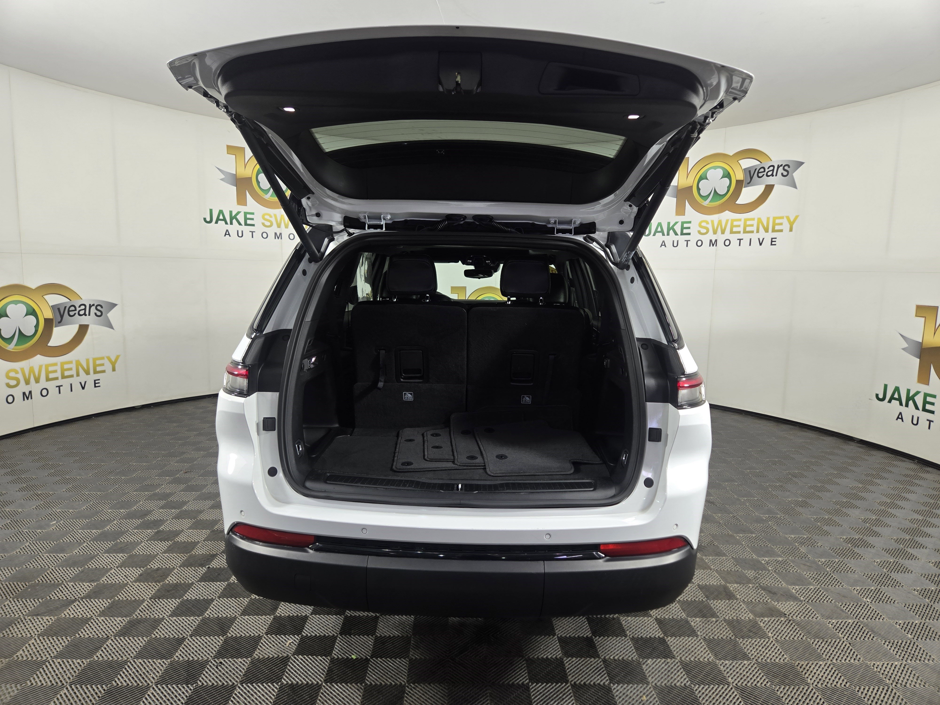 Certified 2024 Jeep Grand Cherokee L Altitude image 36