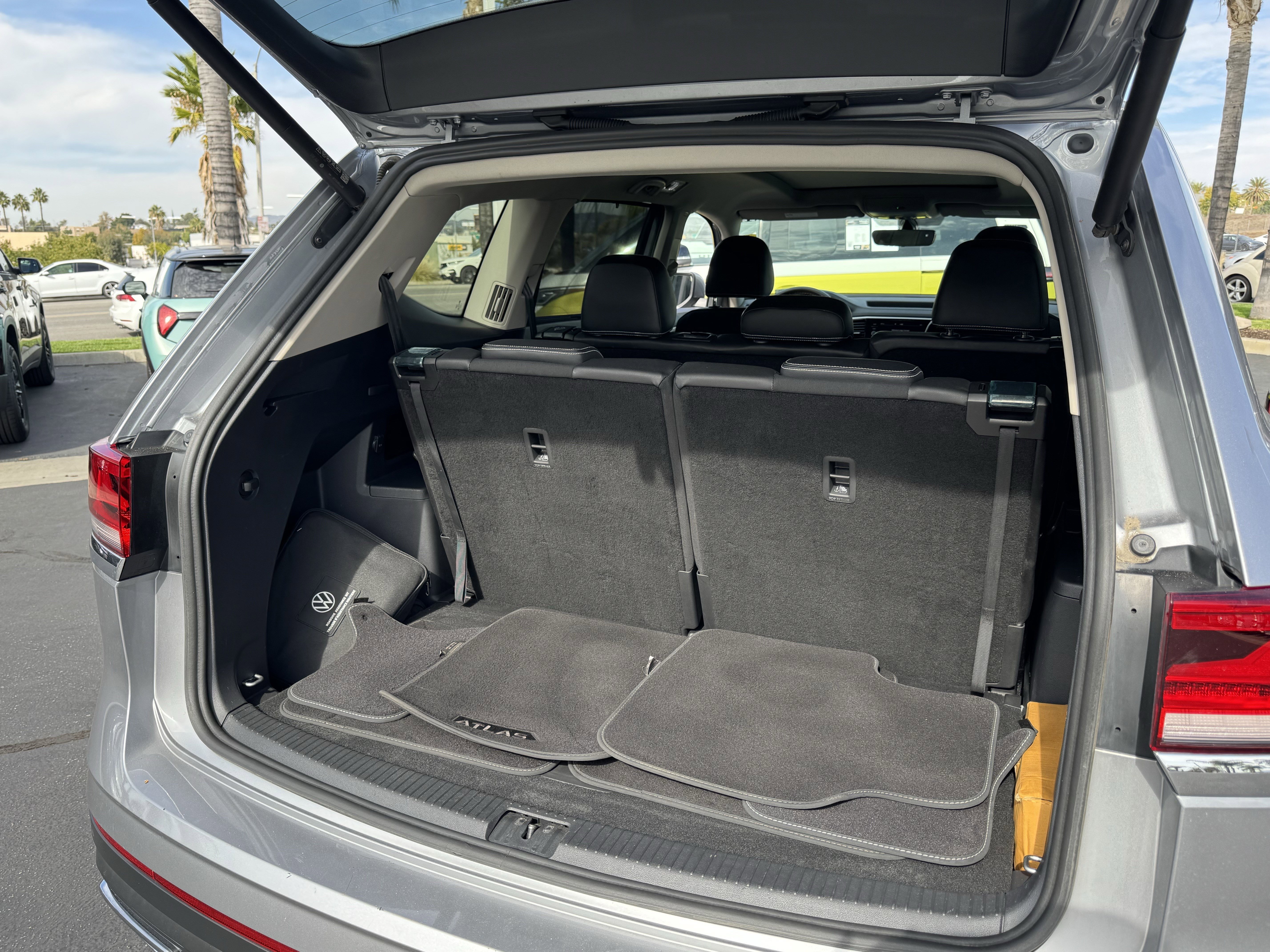 Used 2023 Volkswagen Atlas SE w/ Panoramic Sunroof Package image 40