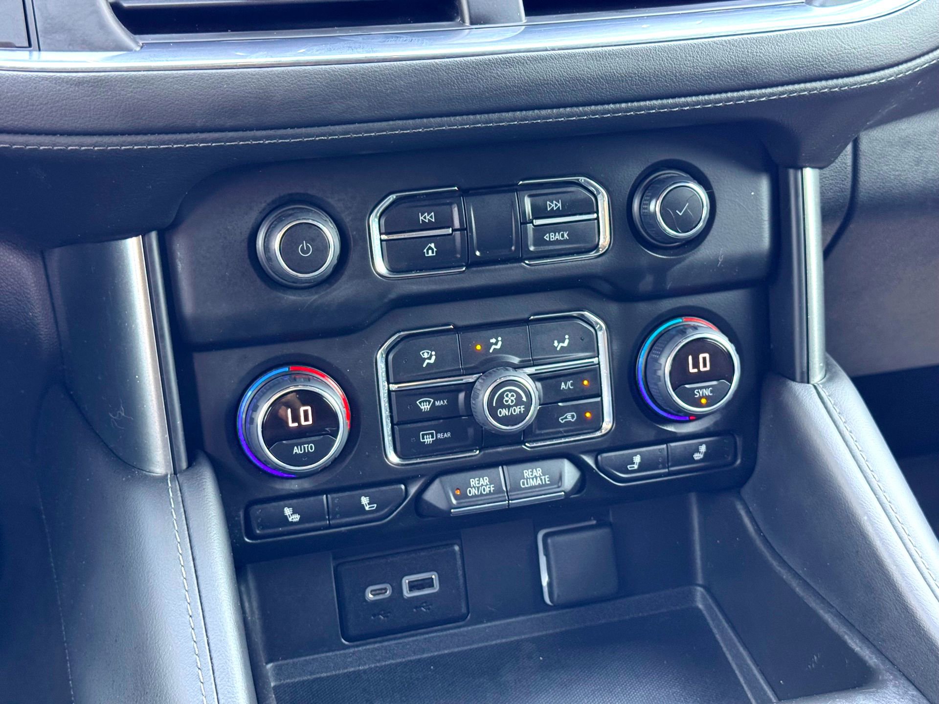 Used 2021 Chevrolet Tahoe Z71 w/ Rear Media and Nav Package image 28