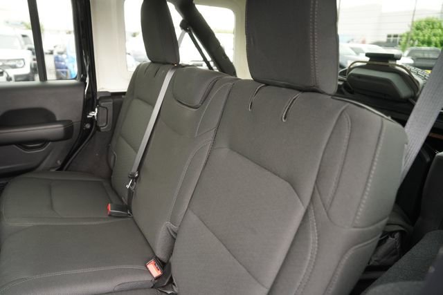 Used 2022 Jeep Wrangler Unlimited Sahara w/ Cold Weather Group image 13