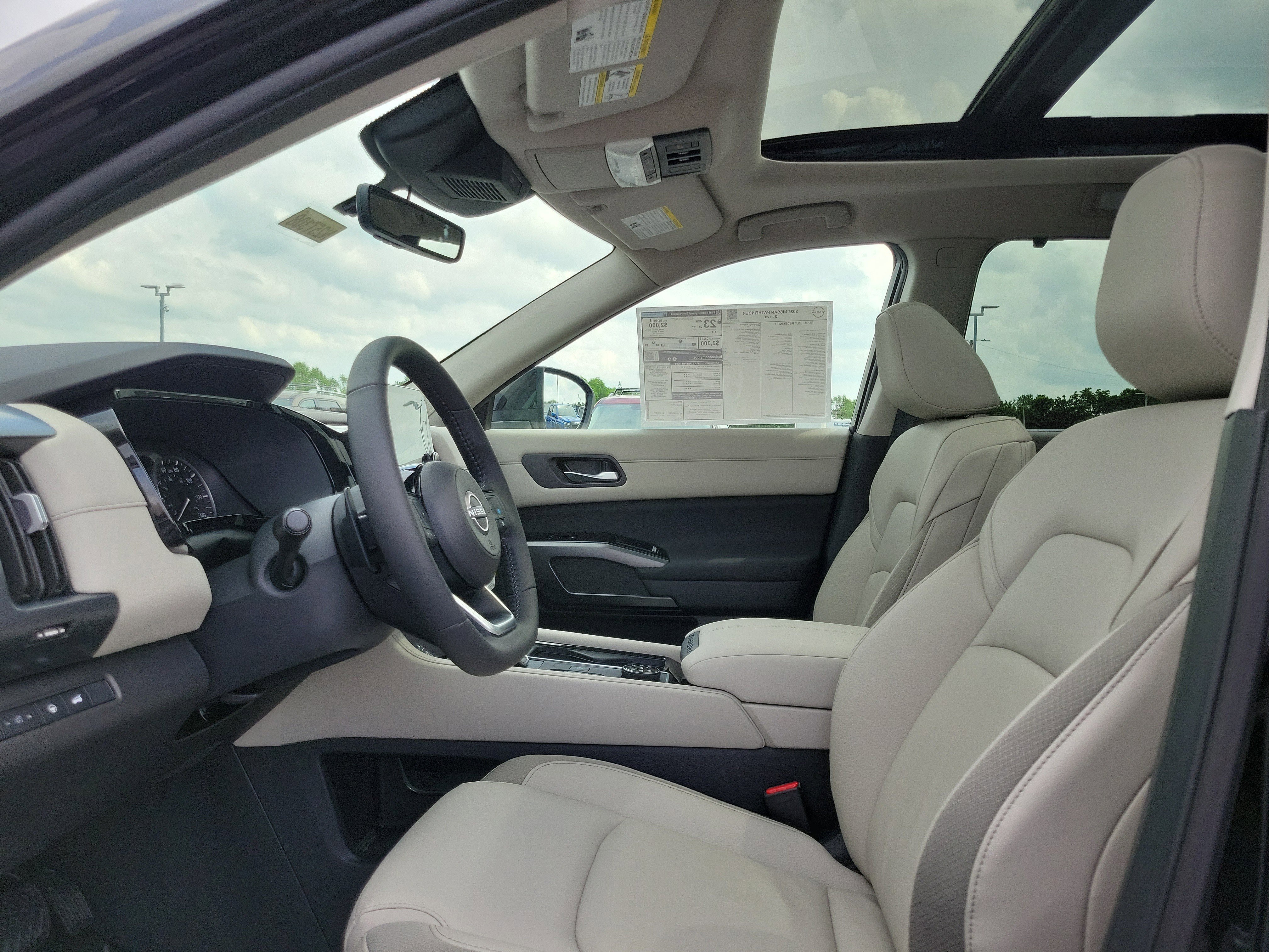 Used 2025 Nissan Pathfinder SL w/ SL Premium Package image 15