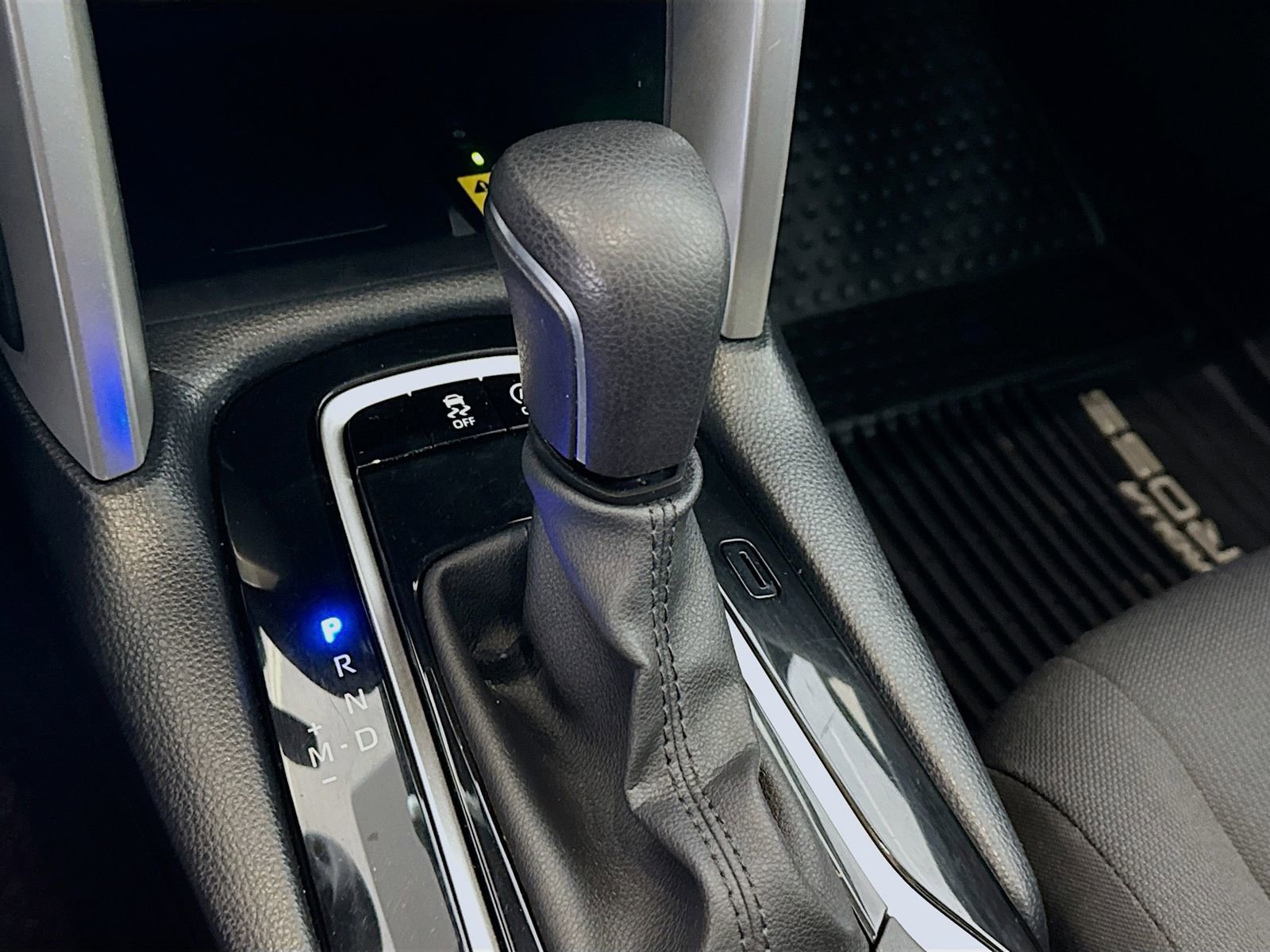 Used 2023 Toyota Corolla Cross LE w/ Moonroof Package image 14