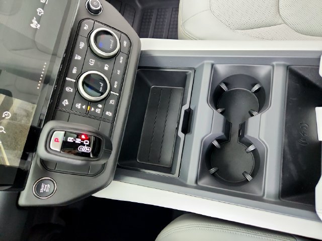 New 2026 Land Rover Defender 130 X-Dynamic SE AWD/4WD image 22