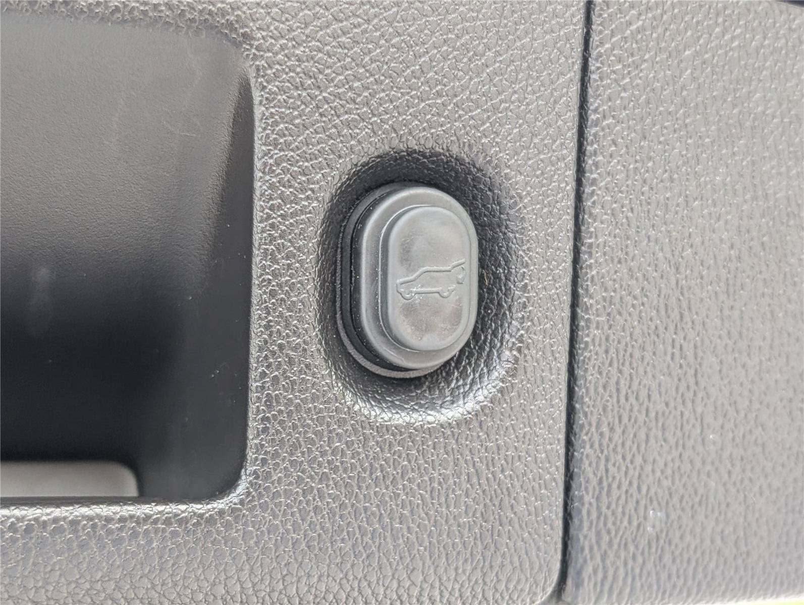 Used 2016 Cadillac Escalade ESV Premium AWD/4WD image 16
