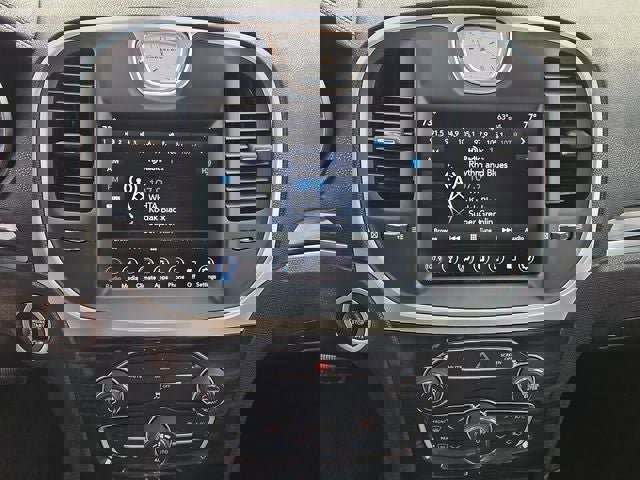 Used 2019 Chrysler 300 Touring w/ Chrome Appearance Package image 24