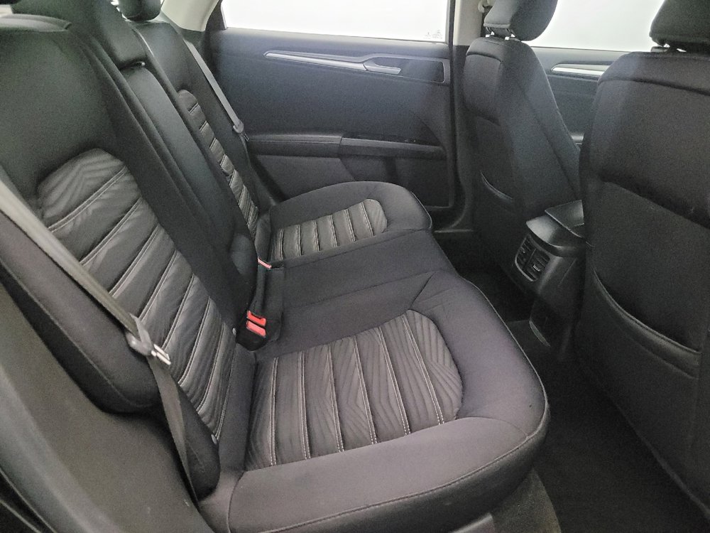 Used 2016 Ford Fusion SE image 19