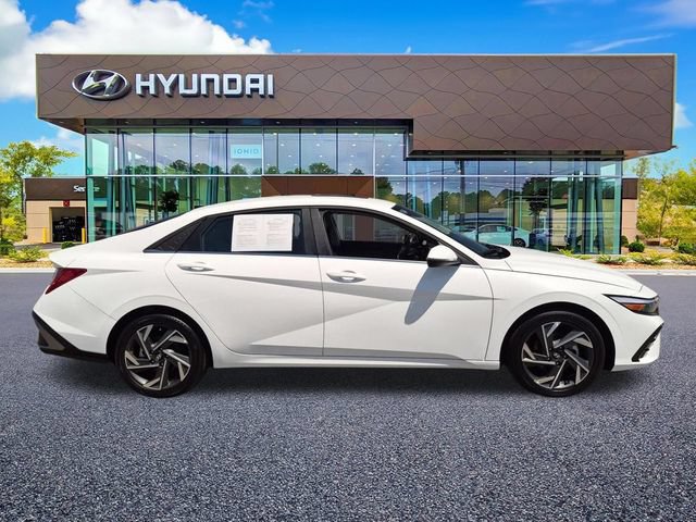 Used 2025 Hyundai Elantra Limited FWD image 5