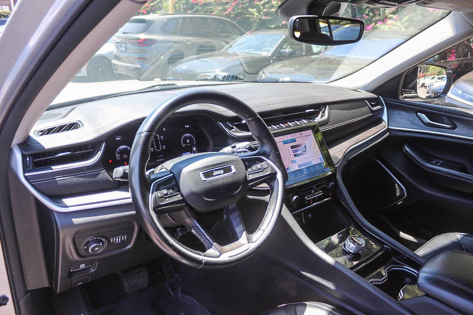 Used 2022 Jeep Grand Cherokee L Limited RWD image 16