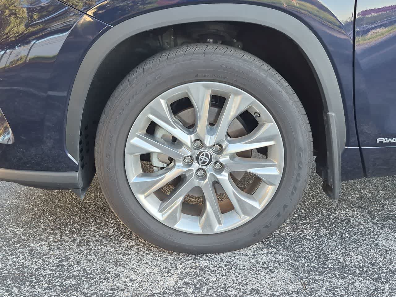 Used 2024 Toyota Highlander Limited AWD/4WD image 13