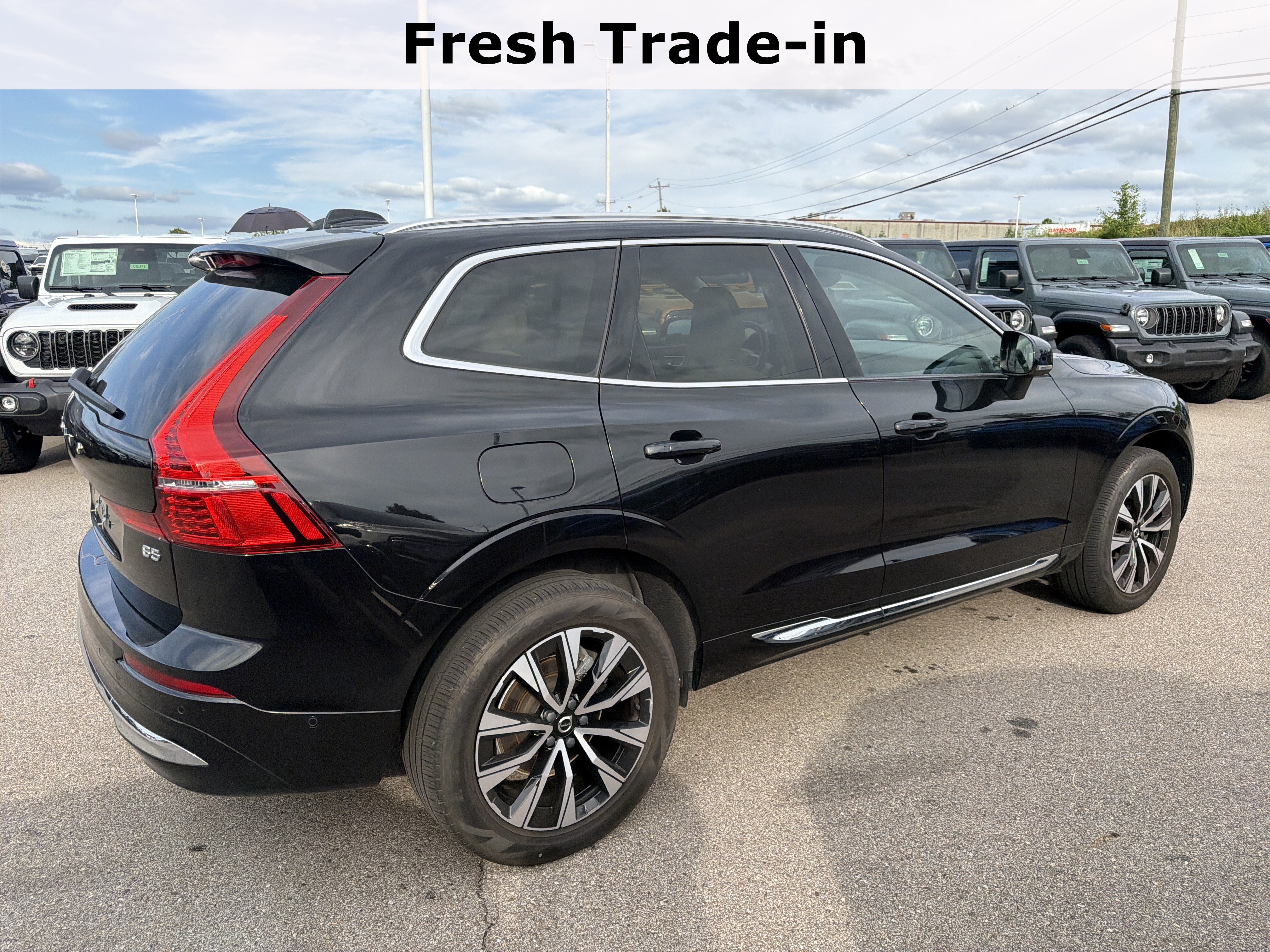 Used 2023 Volvo XC60 B5 Plus FWD image 10