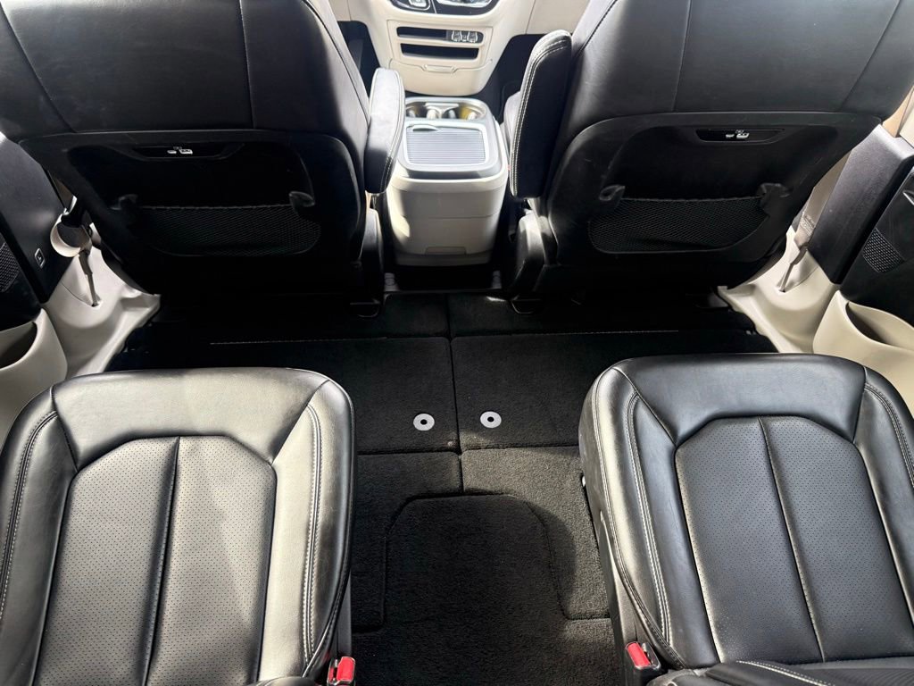 Used 2023 Chrysler Pacifica Touring-L FWD image 45