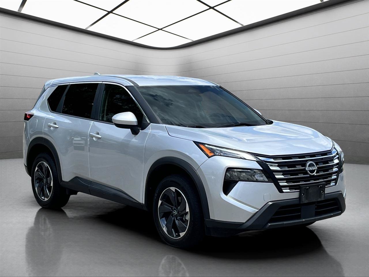 Used 2024 Nissan Rogue SV FWD image 3