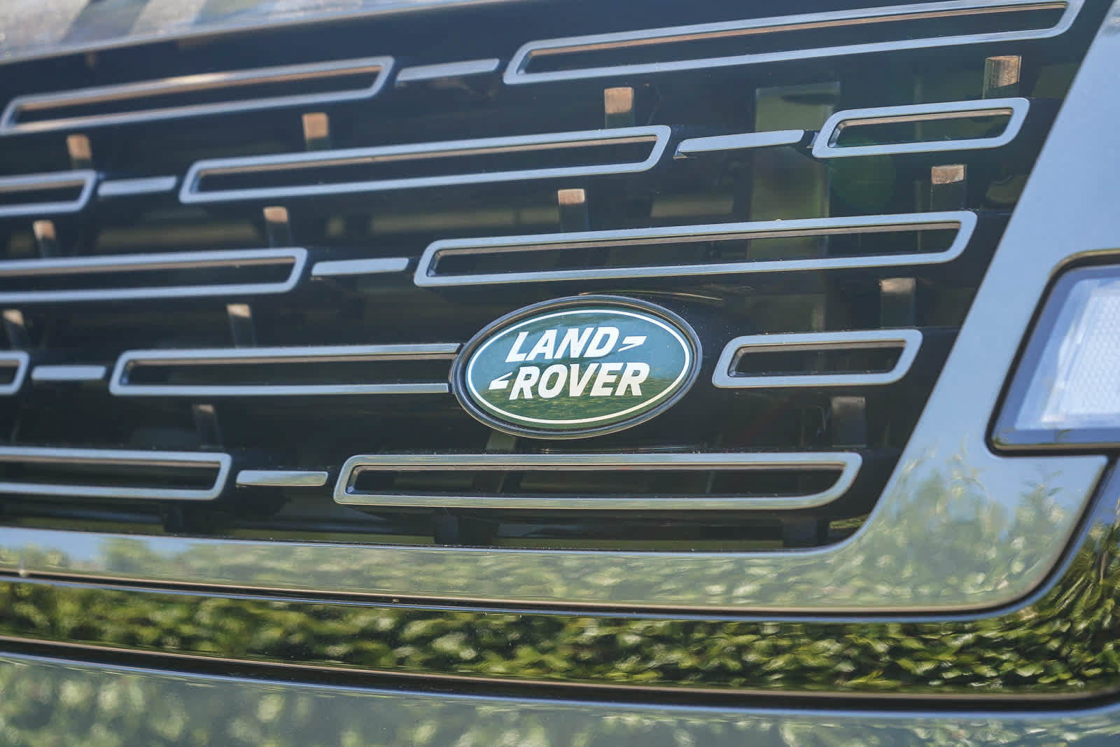 Used 2025 Land Rover Range Rover SE AWD/4WD image 12