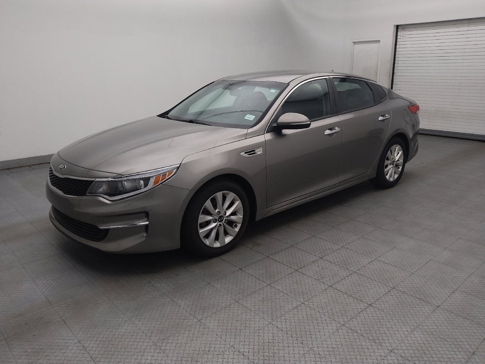 Used 2018 Kia Optima LX w/ 17" Alloy Wheels Package FWD image 2