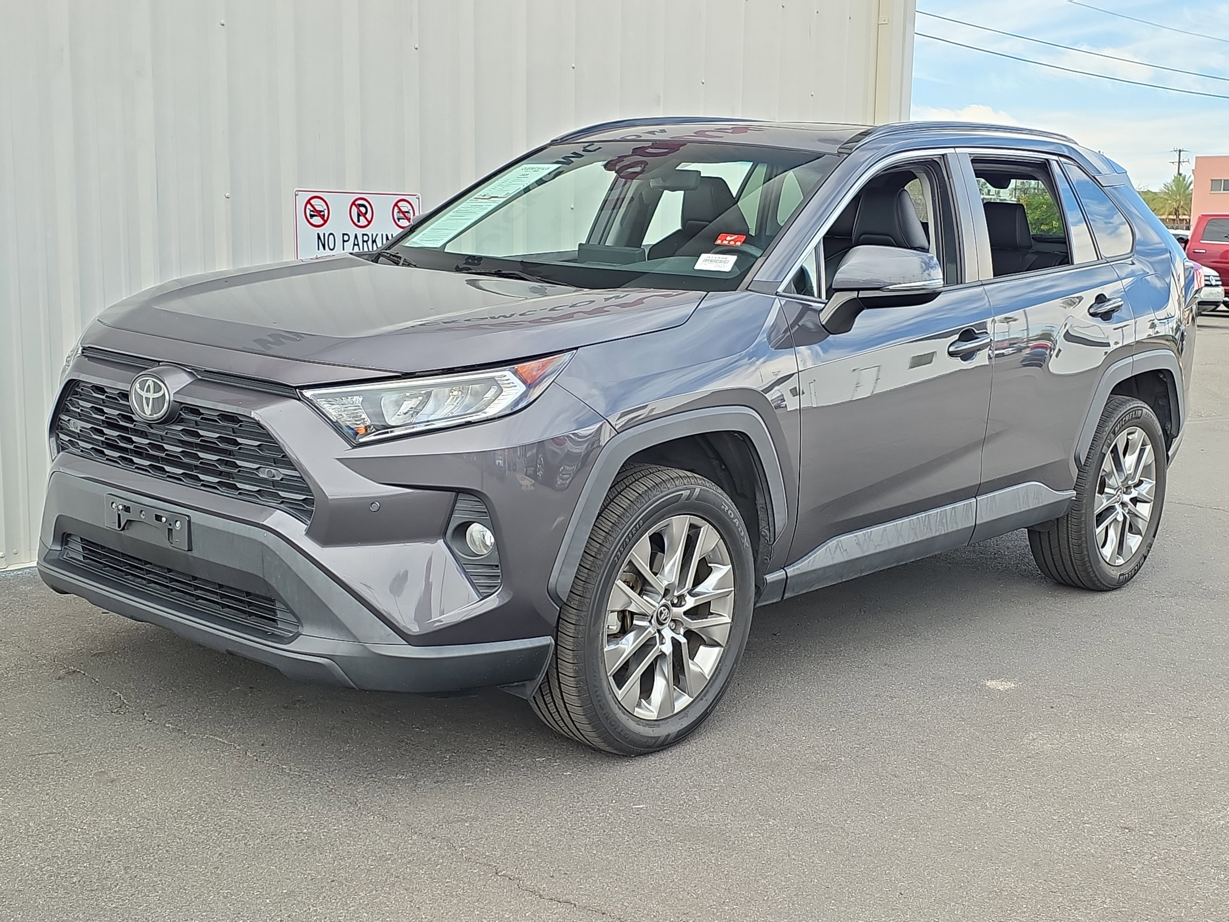 Used 2020 Toyota RAV4 XLE Premium image 3