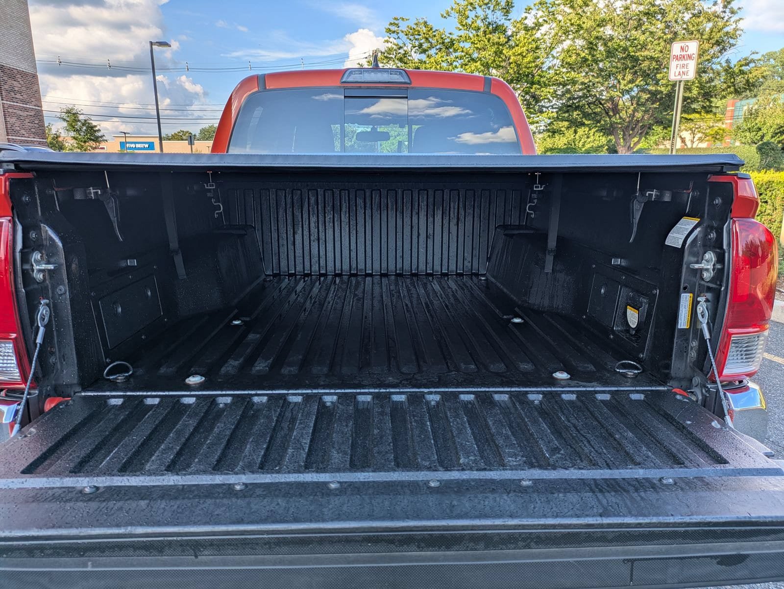 Used 2017 Toyota Tacoma TRD Off-Road w/ Tow Package (A/T) AWD/4WD image 8