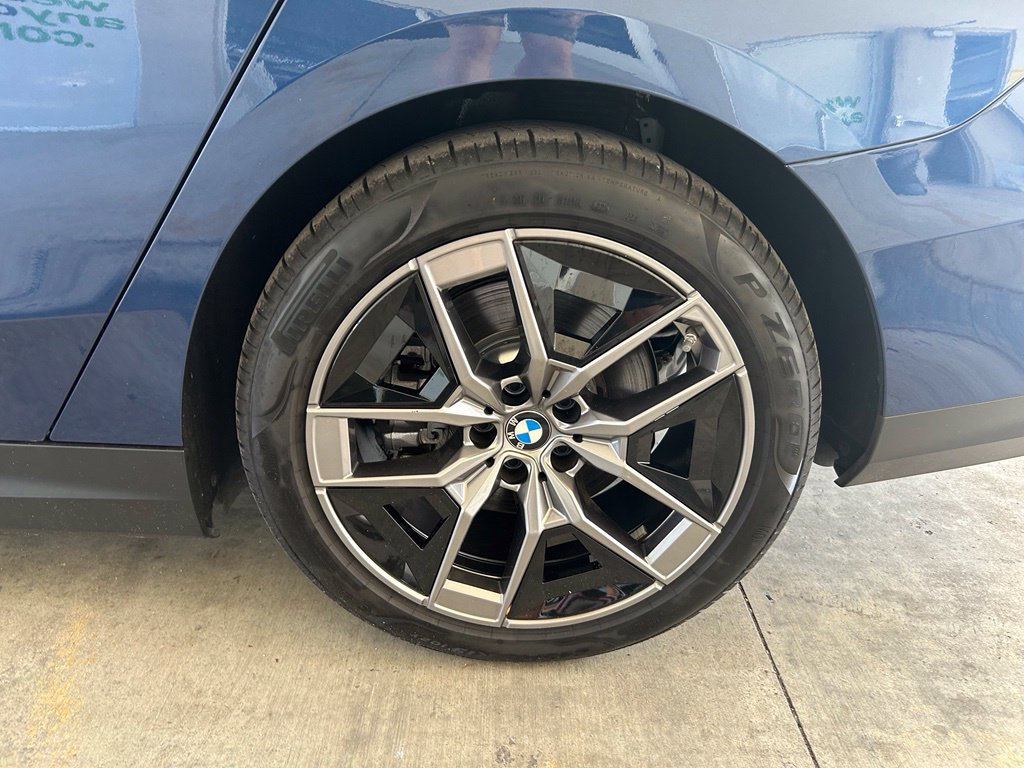 Used 2026 BMW i5 eDrive40 w/ Premium Package RWD image 17