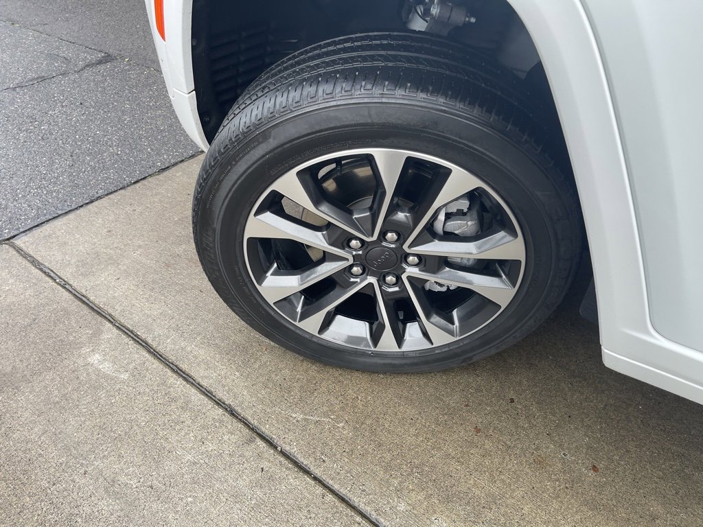 Used 2021 Jeep Grand Cherokee L Overland w/ Advanced Protech Group III image 40