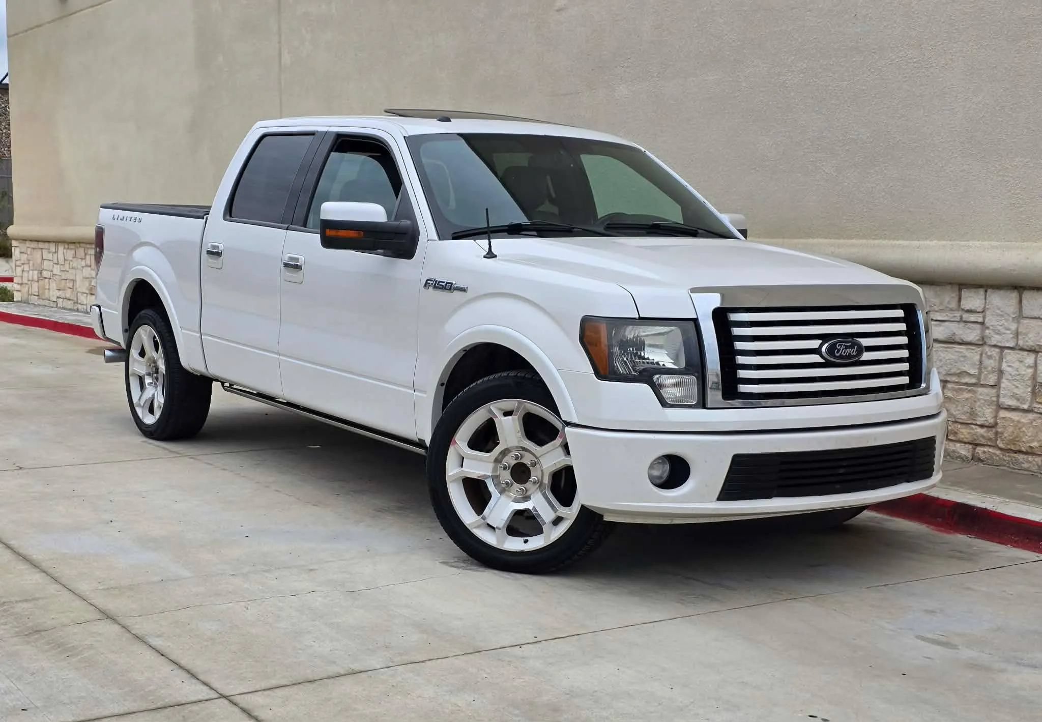 Used 2011 Ford F150 Lariat Limited RWD image 1