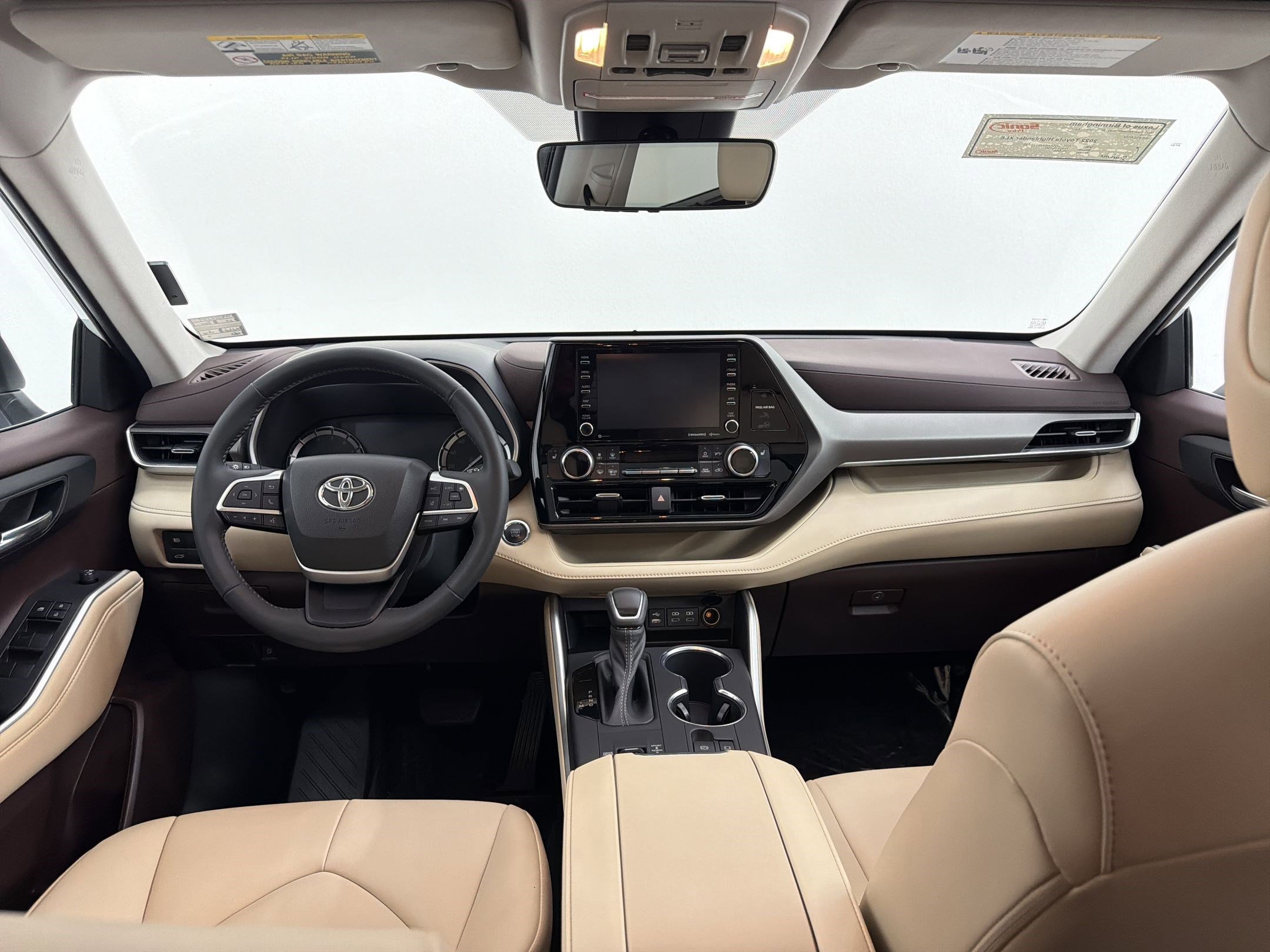 Used 2022 Toyota Highlander XLE FWD image 16