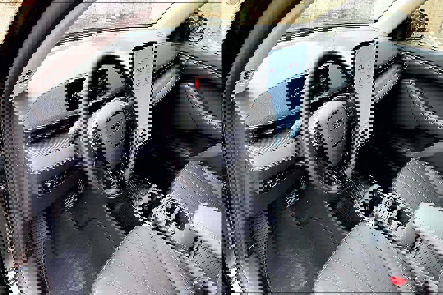 Certified 2025 Ford Mustang Mach-E Select image 17