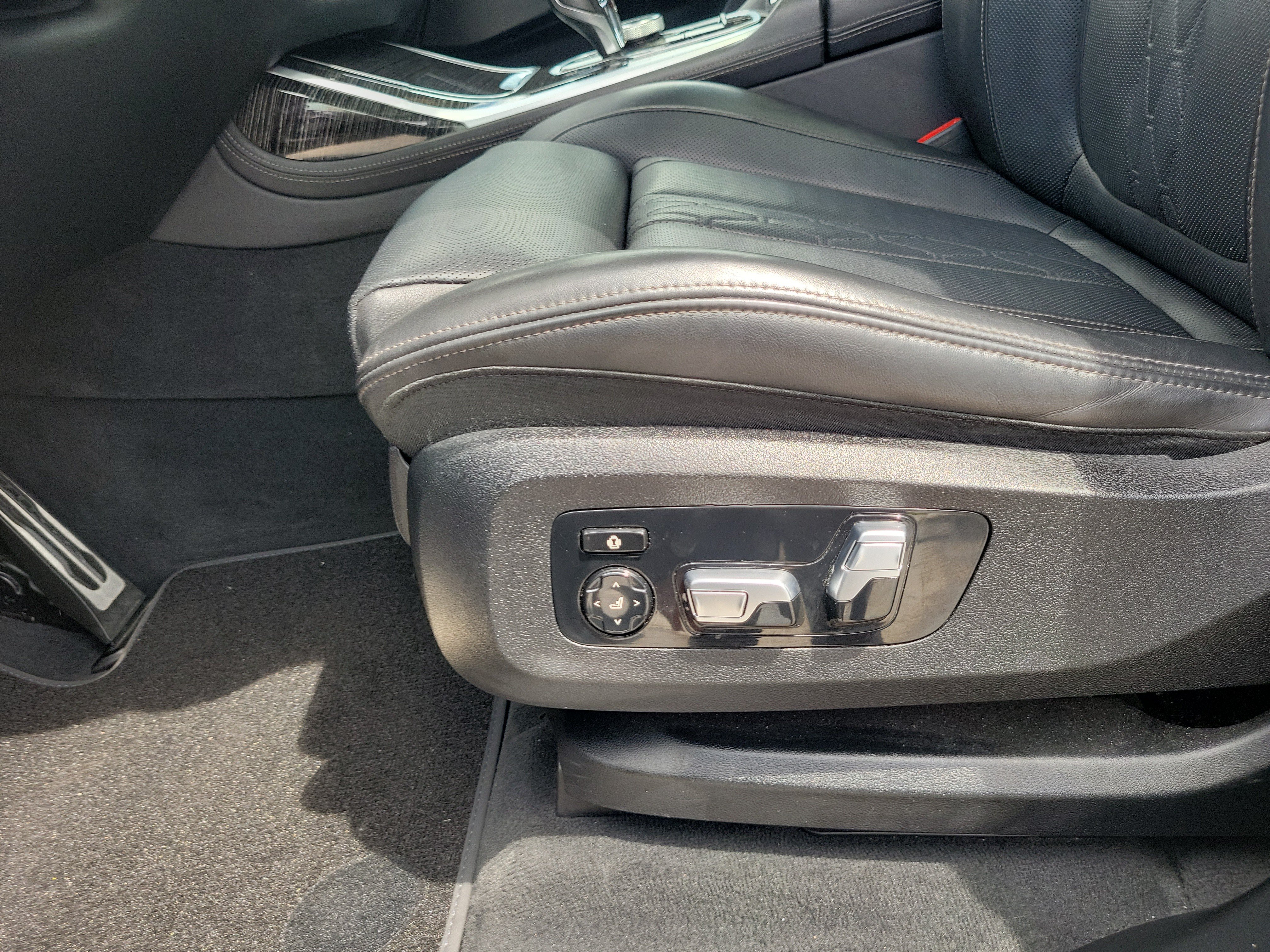 Used 2022 BMW X7 M50i w/ Dynamic Handling Package AWD/4WD image 14
