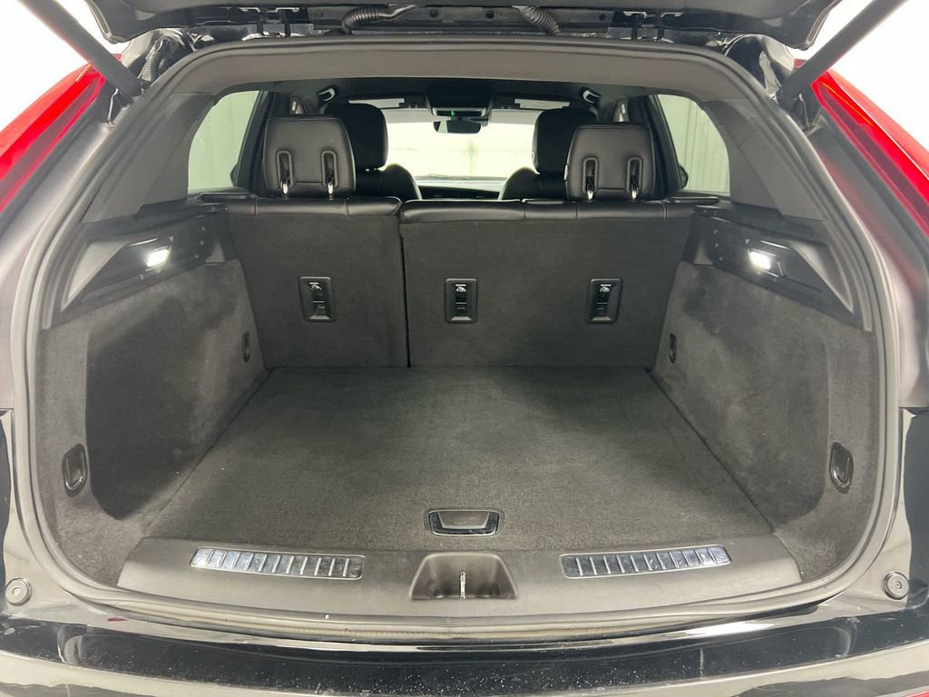 Used 2020 Cadillac XT4 Premium Luxury AWD/4WD image 23