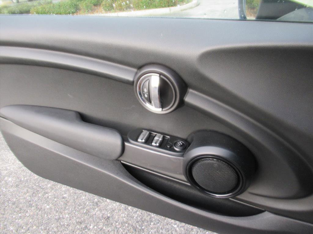 Used 2016 MINI Cooper Convertible image 22