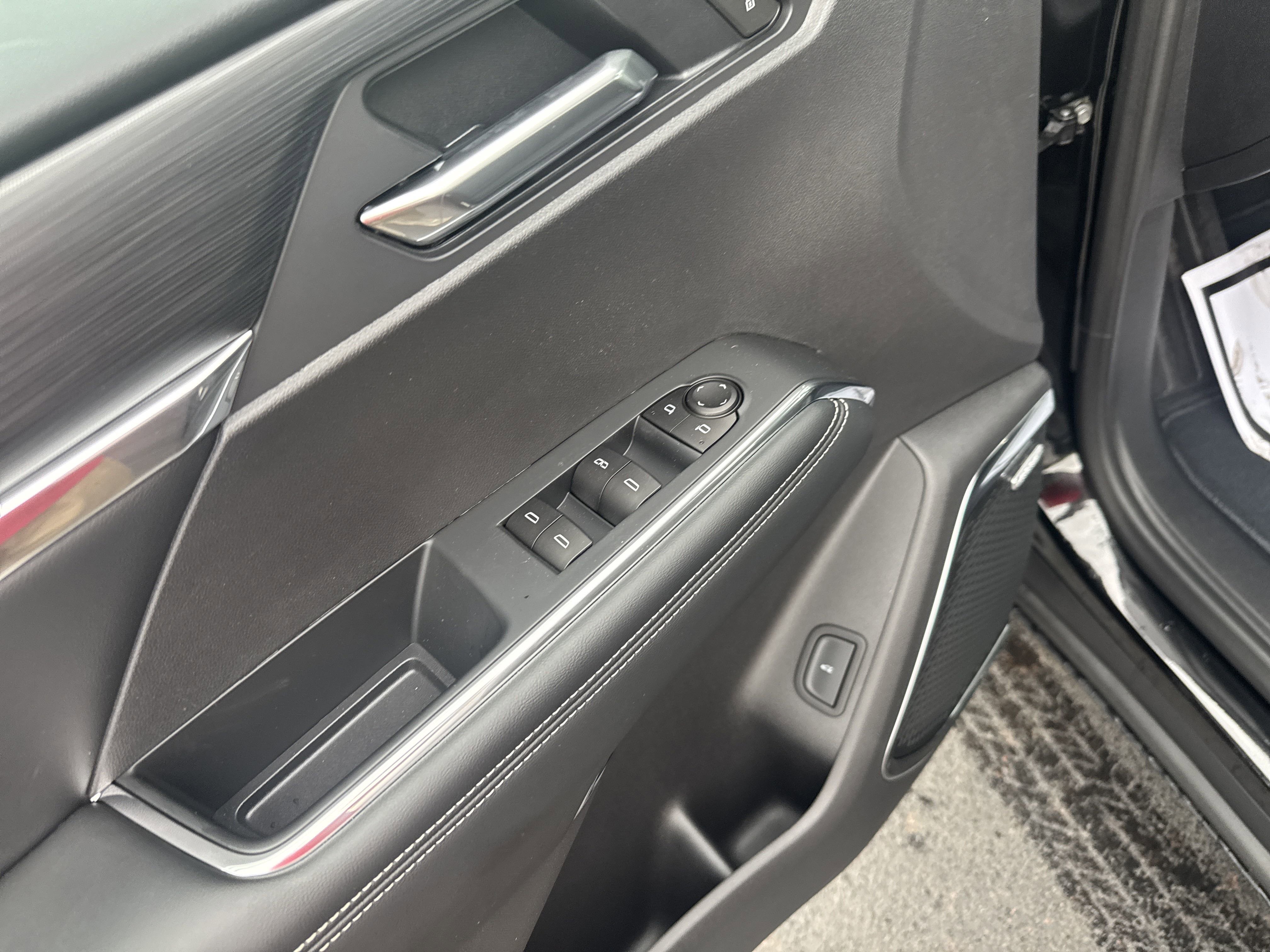 New 2025 GMC Acadia Elevation image 17