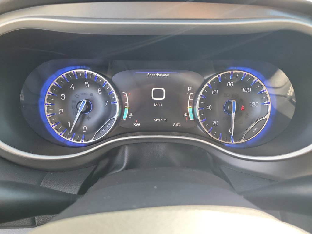 Used 2024 Chrysler Pacifica Touring-L image 30