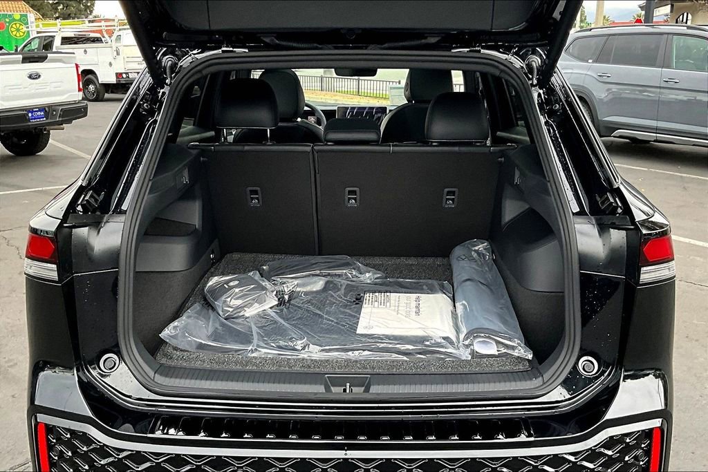 New 2026 Volkswagen Tiguan SE R-Line image 24