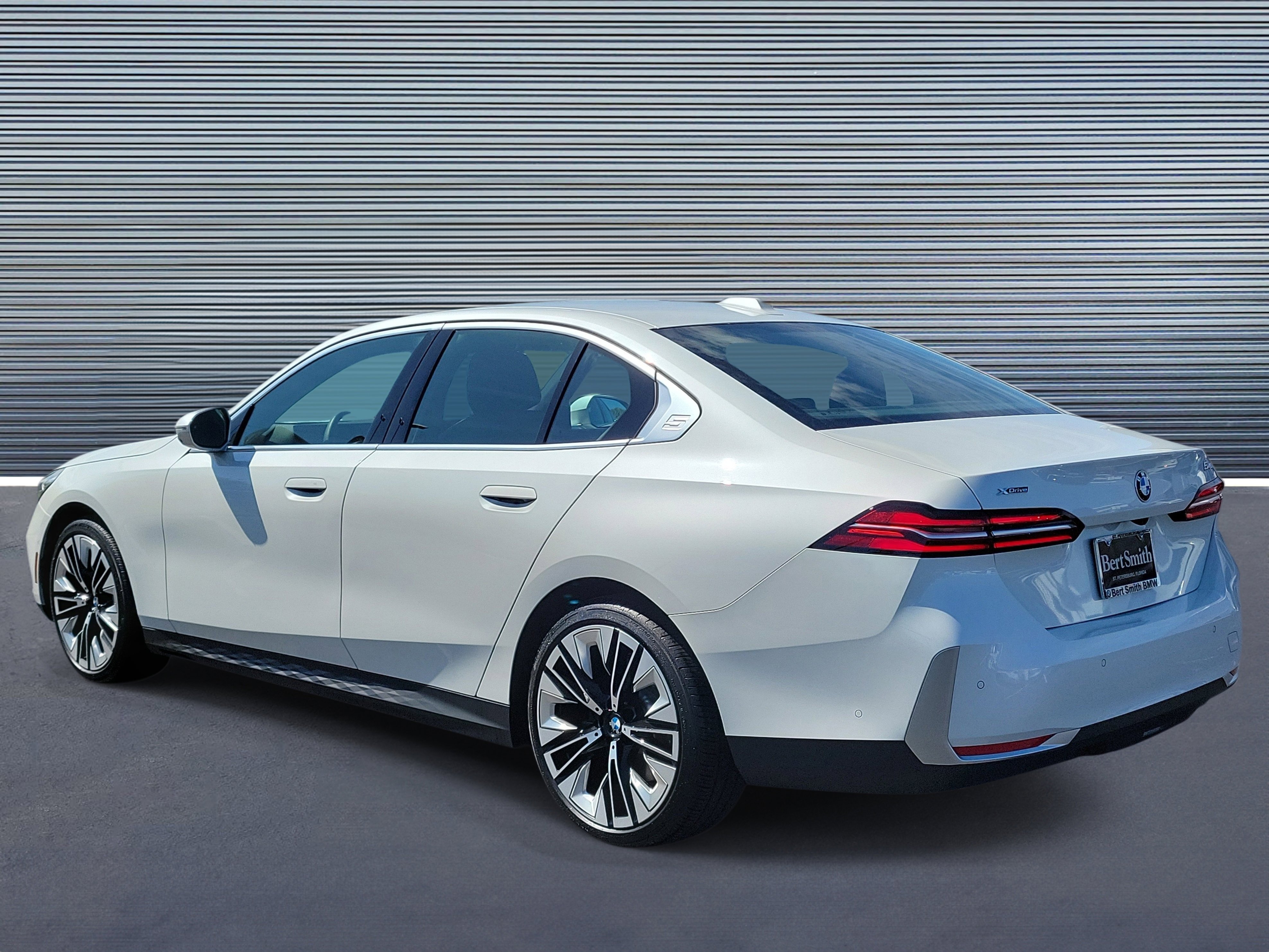 Used 2025 BMW 540i xDrive AWD/4WD image 4