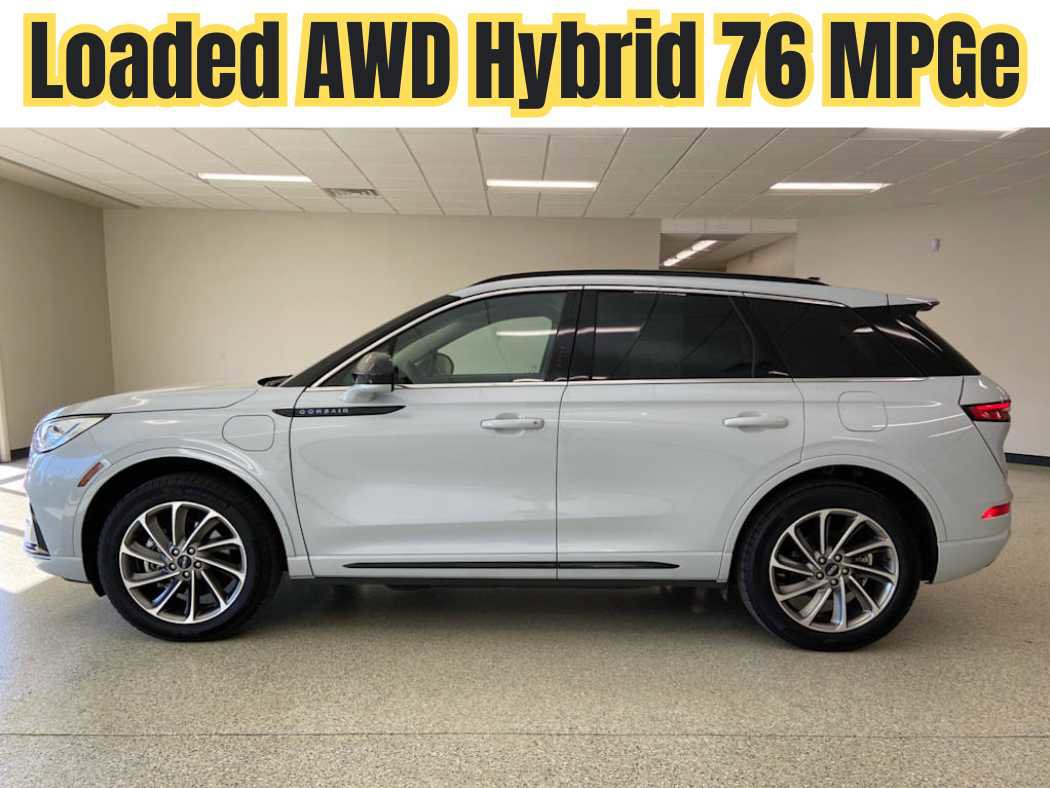 Used 2025 Lincoln Corsair Grand Touring AWD/4WD image 1