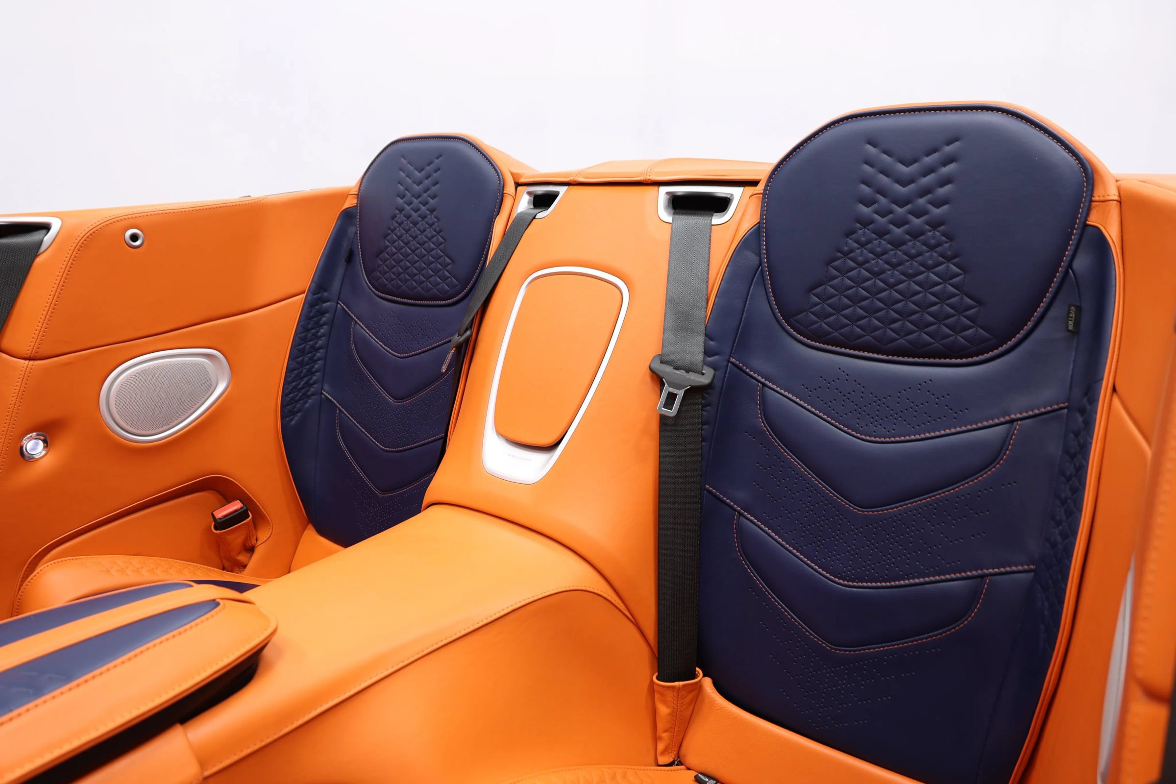 Used 2022 Aston Martin DBS Superleggera Volante RWD image 4