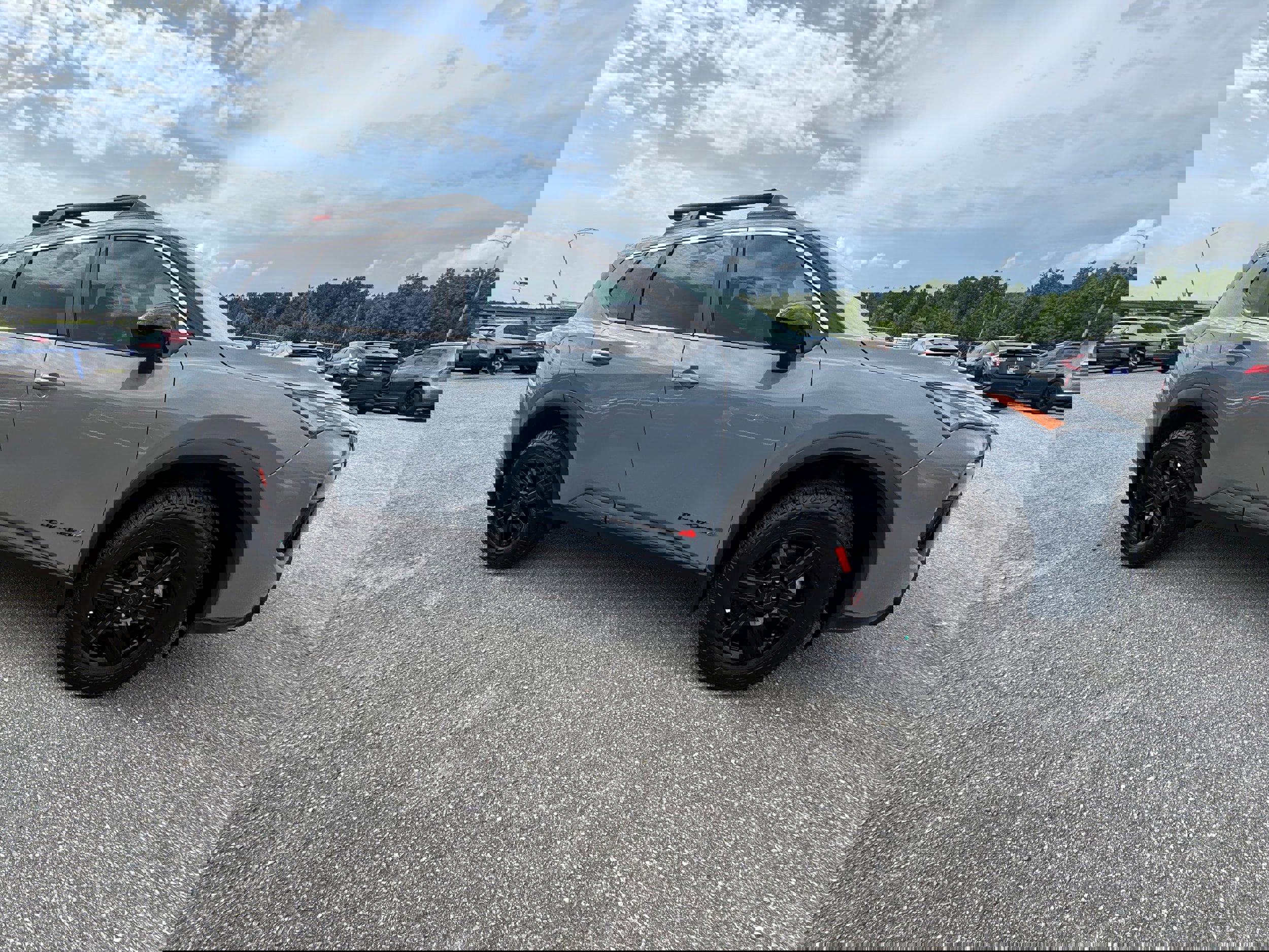 Used 2025 Nissan Rogue SV image 2