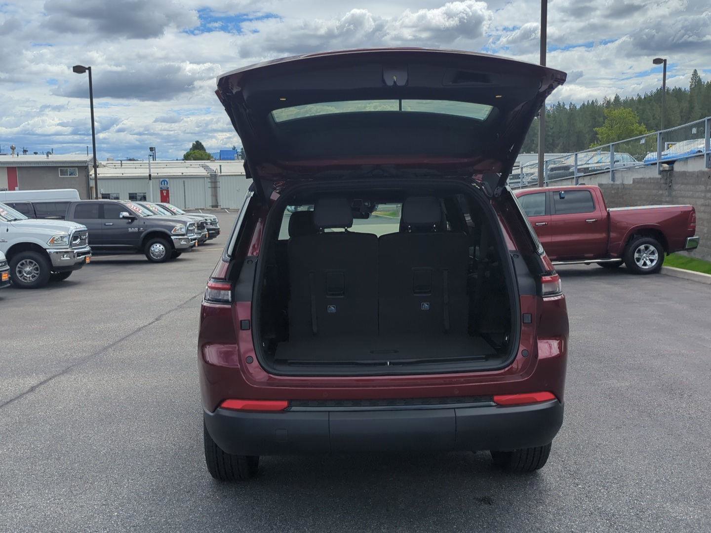 New 2025 Jeep Grand Cherokee L Altitude image 6