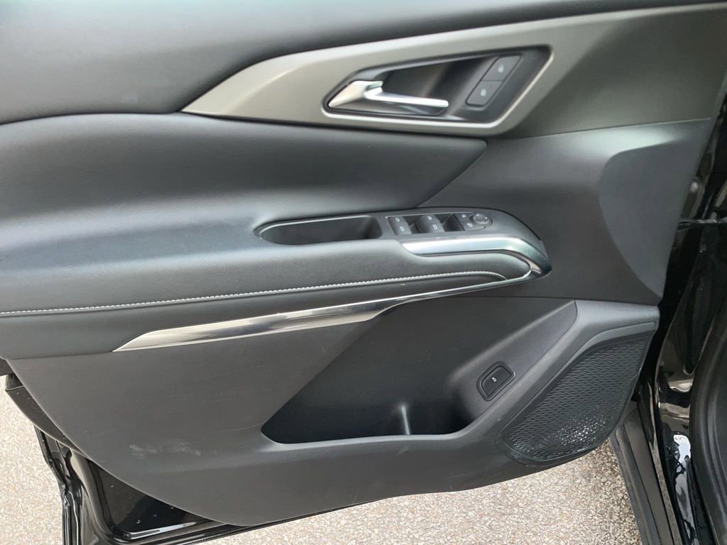 Used 2025 Chevrolet Traverse LT image 10