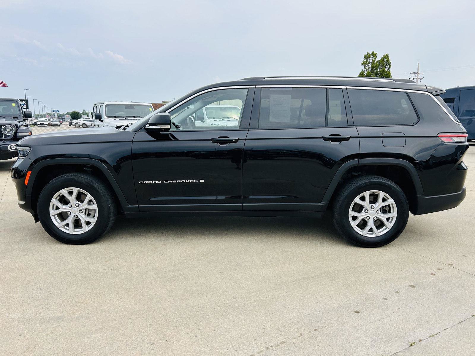 Used 2023 Jeep Grand Cherokee L Limited w/ Luxury Tech Group II AWD/4WD image 41