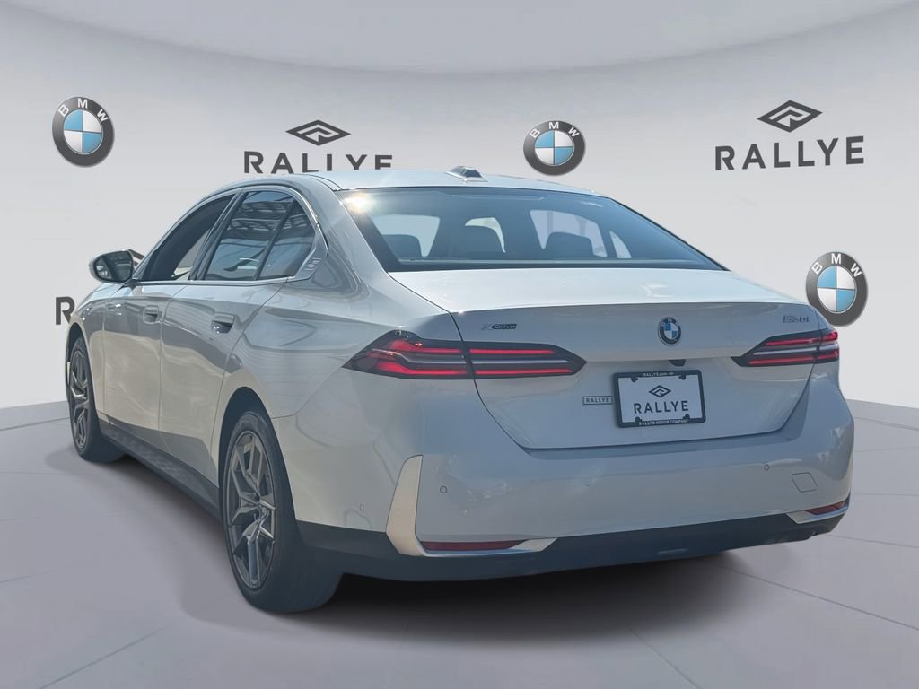 Certified 2026 BMW 530i xDrive w/ Premium Package AWD/4WD image 4