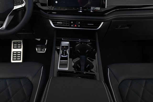 New 2026 Volkswagen Atlas Cross Sport SEL Premium R-Line image 18
