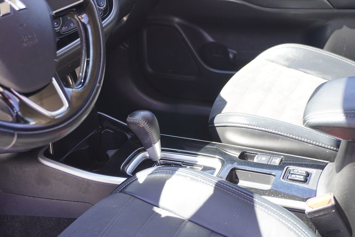 Used 2019 Mitsubishi Outlander SE image 27