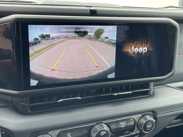 Used 2025 Jeep Wrangler Unlimited Rubicon AWD/4WD image 17