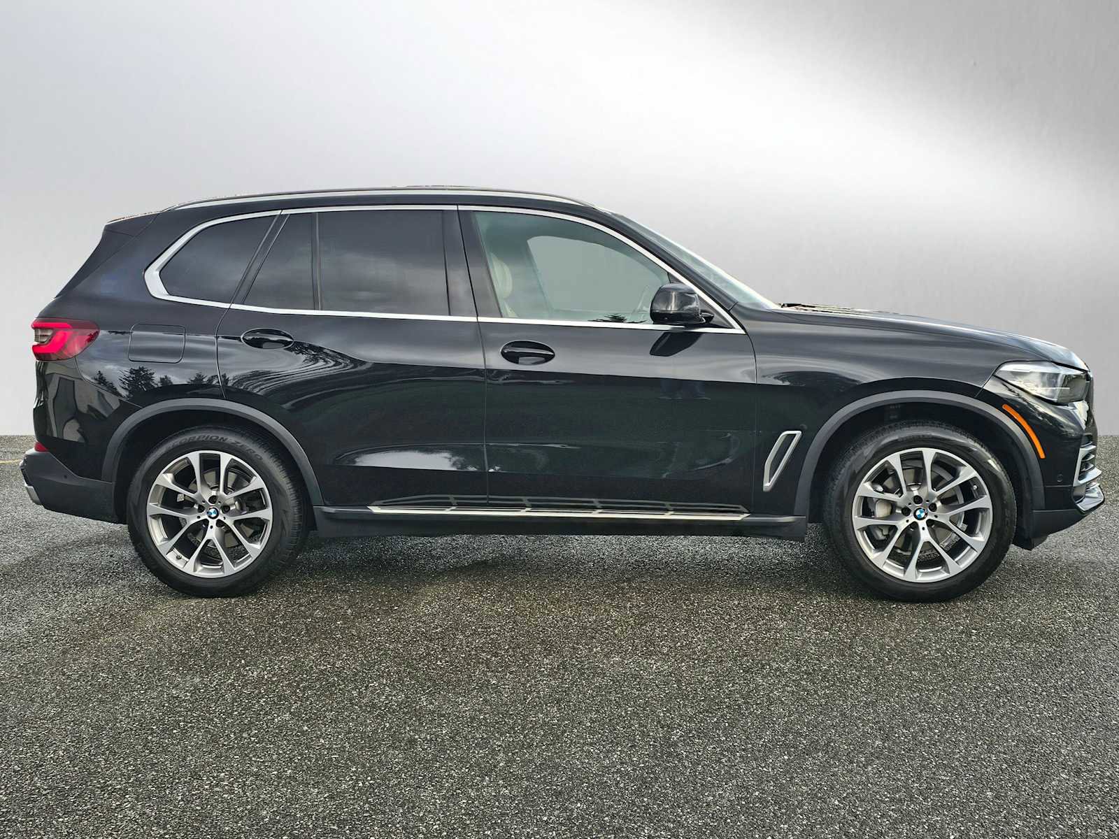 Used 2022 BMW X5 sDrive40i w/ Parking Assistance Package image 2