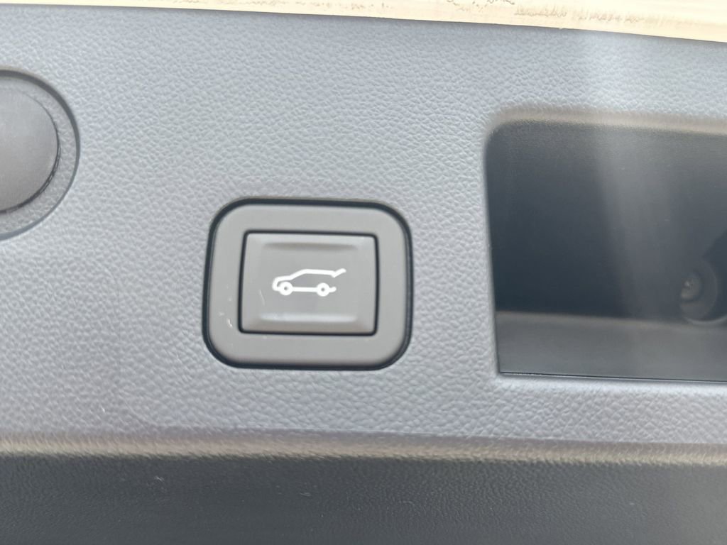 New 2026 GMC Terrain AT4 w/ Technology Package II image 32