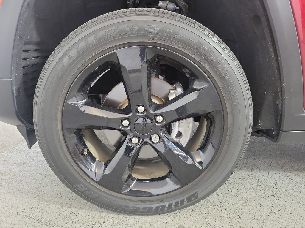 Used 2023 Jeep Grand Cherokee Altitude RWD image 9