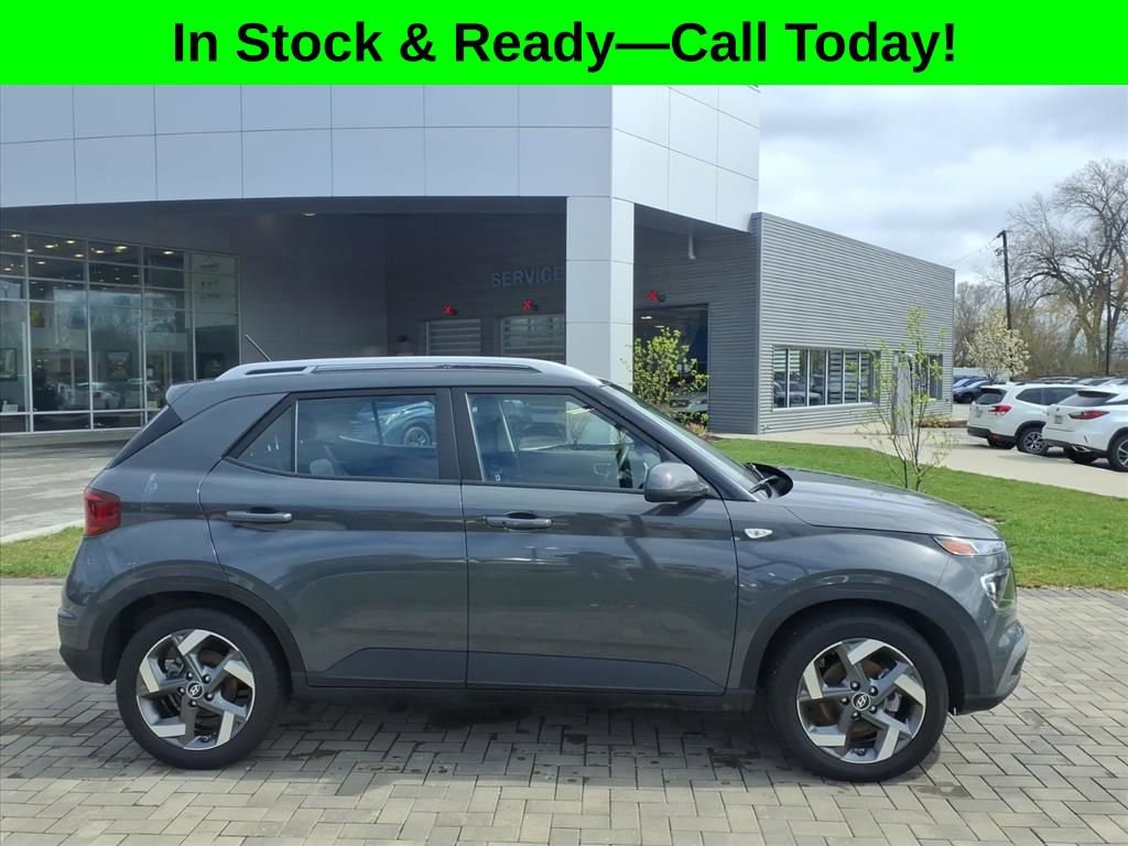 Used 2025 Hyundai Venue SEL image 8