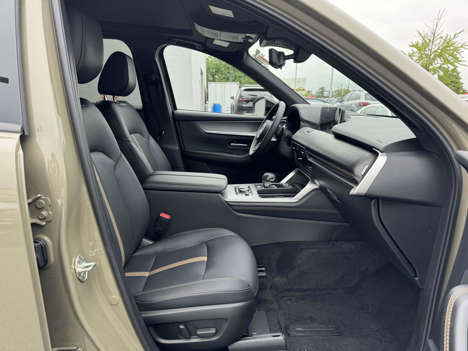 Used 2025 MAZDA CX-70 Plug-In Hybrid w/ Premium Plus image 11