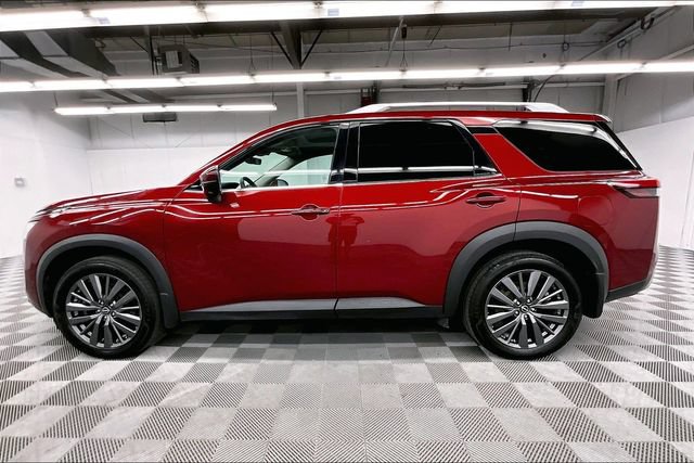 Used 2024 Nissan Pathfinder SL AWD/4WD image 14