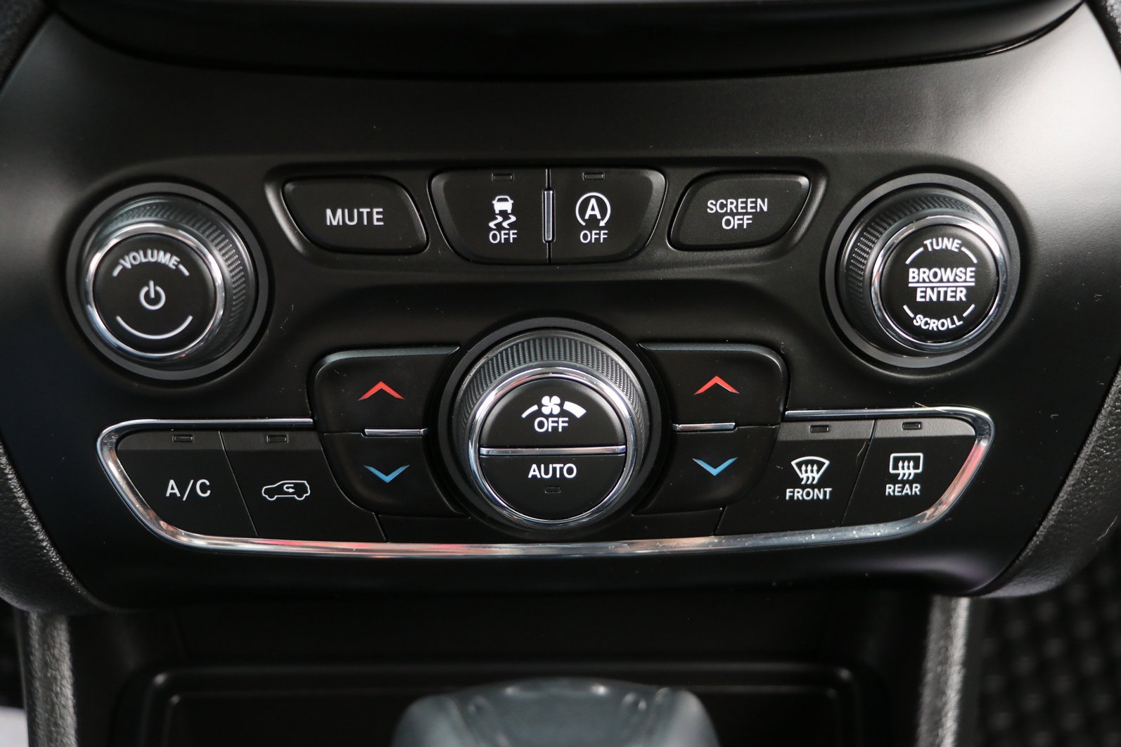 Used 2019 Jeep Cherokee Trailhawk AWD/4WD image 20